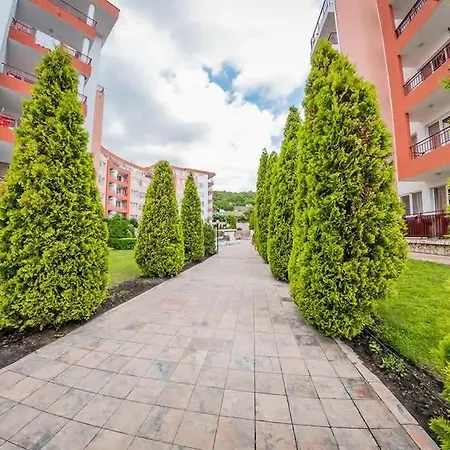 Privilege Apartment, Elenite Apartment *